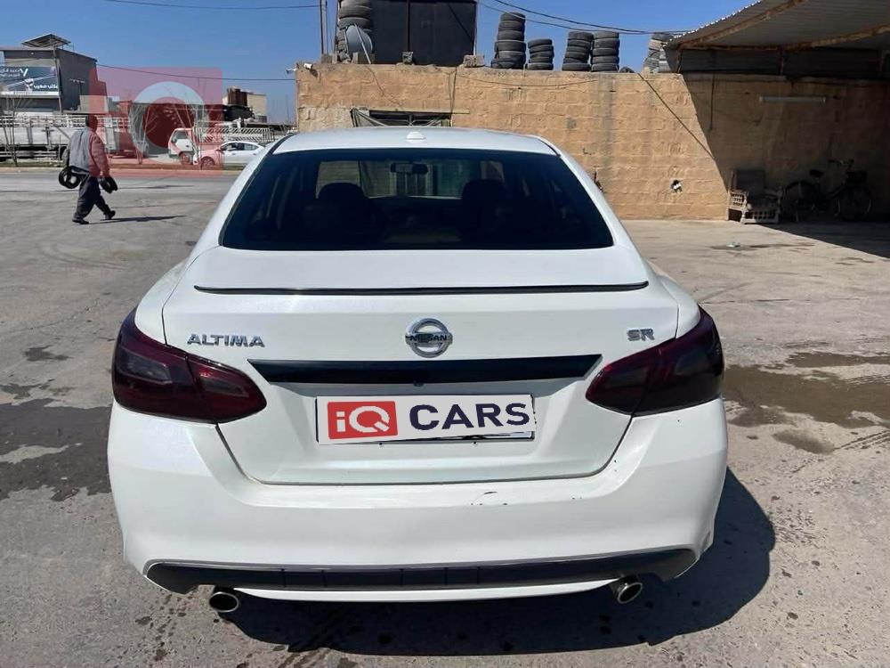 نيسان ألتيما